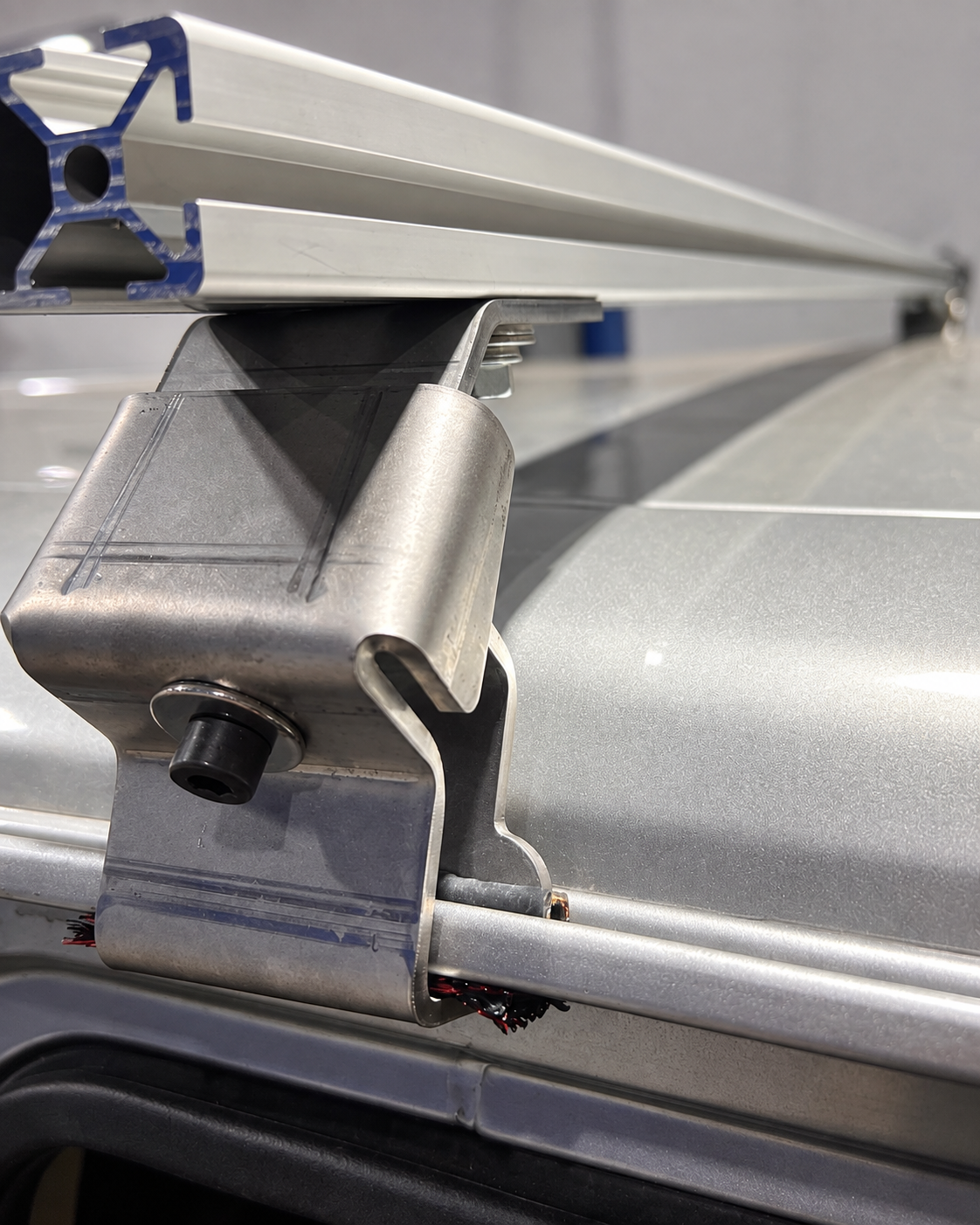 Dachrinnenhalter für Dachträger – Nissan Patrol Y61 – V2A Edelstahl – 1 Stück